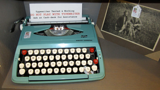 Wonderful vintage typewriter in Snoopers Paradise.