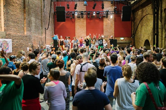 Raving our way into the day with Rob da Bank. Raving our way into the day with Rob da Bank.